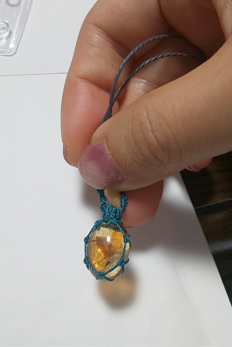そーいや石フリマで買ったシトリンのマクラメオーダーメイドネックレス