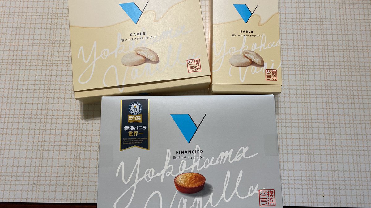 chinen_yuuki's tweet photo. 今日は名古屋で用事を済まして

期間限定の横浜バニラでお買い物しに名古屋の高島屋で買ってきた(⑉> ᴗ <⑉)

美味しく頂きます( ˊᵕˋ*) https://t.co/cR6T91if85