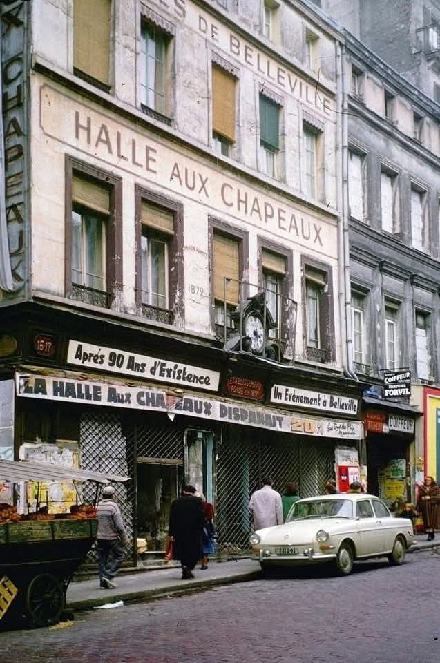 La Halle aux Chapeaux, 15 rue de Belleville. 
1962. Paris 20e