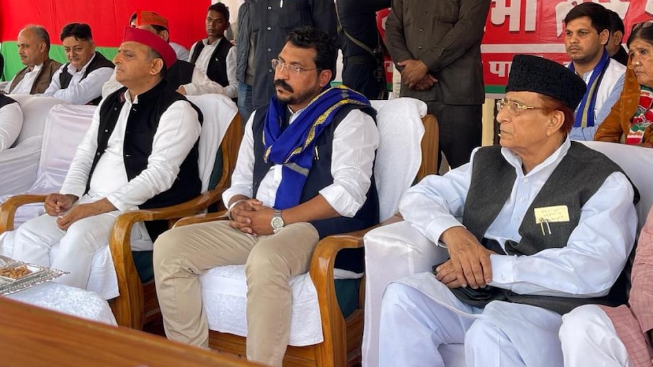 priyanshu__63's tweet photo. यूपी विधानसभा चुनाव में @BhimArmyChief के बिना कोई सरकार नहीं बनेगी

@yadavakhilesh ने PDA का फर्जी नारा दिया लेकिन चन्द्रशेखर आजाद ने दलित+मुस्लिम+ओबीसी एकता का जमीन पर उतारा है, जिसका असर उत्तर प्रदेश में साफ दिख रहा है

विपक्ष अब खुद चन्द्रशेखर आजाद के पास आएगा उनसे गठबंधन के लिए, और अगर नहीं आता तो सपा व अन्य दलों का वही हाल होगा जो नगीना में हुआ था।।