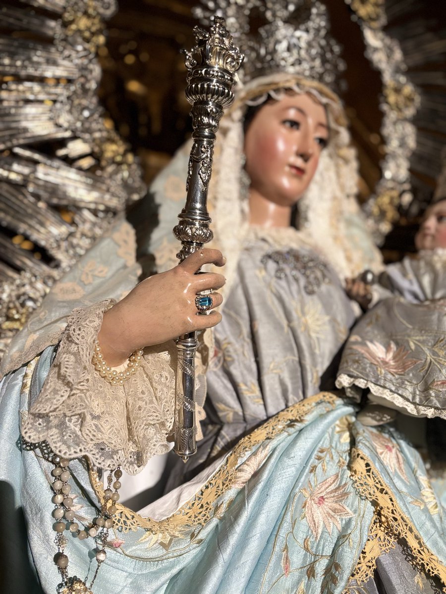 _AlegriaSevilla's tweet photo. "Del primer resplandor de tu pureza 
tomó la luz el sol para su esfera;
antes que el ser humano te ofendiera,
Dios te libró de toda su crudeza."

“Causa de nuestra Alegría, ruega por nosotros”

#Adviento2025 https://t.co/dWYQr6BbB5