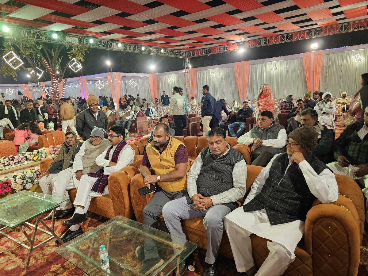 kptripathibjp's tweet photo. आज ग्राम बेला निवासी डॉ. महेन्द्र सिंह तिवारी जी की सुपुत्री के शुभ विवाह समारोह में सम्मिलित होकर नवयुगल को शुभकामनाएं दी।
ईश्वर से प्रार्थना है कि आप दोनों का जीवन प्रेम, सुख, समृद्धि और सौहार्द से परिपूर्ण रहे।
#रीवा #भाजपा #सेमरिया_विधानसभा #सेमरिया #kptripathi #semariya69 https://t.co/7OrPNyJM5M