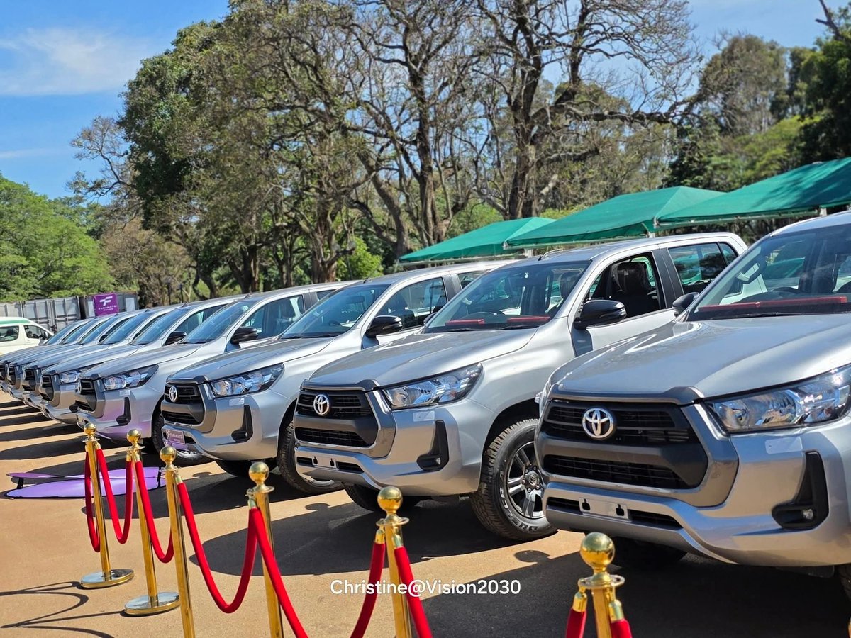 PeterMupondi's tweet photo. There is never a shortage of money to buy cars in a Zanu Pf government! Not even an excuse! It's an automatic blue tick
Next day they will be asking you to buy computers for your former school s 😕 https://t.co/E4fLWkn1Rd
