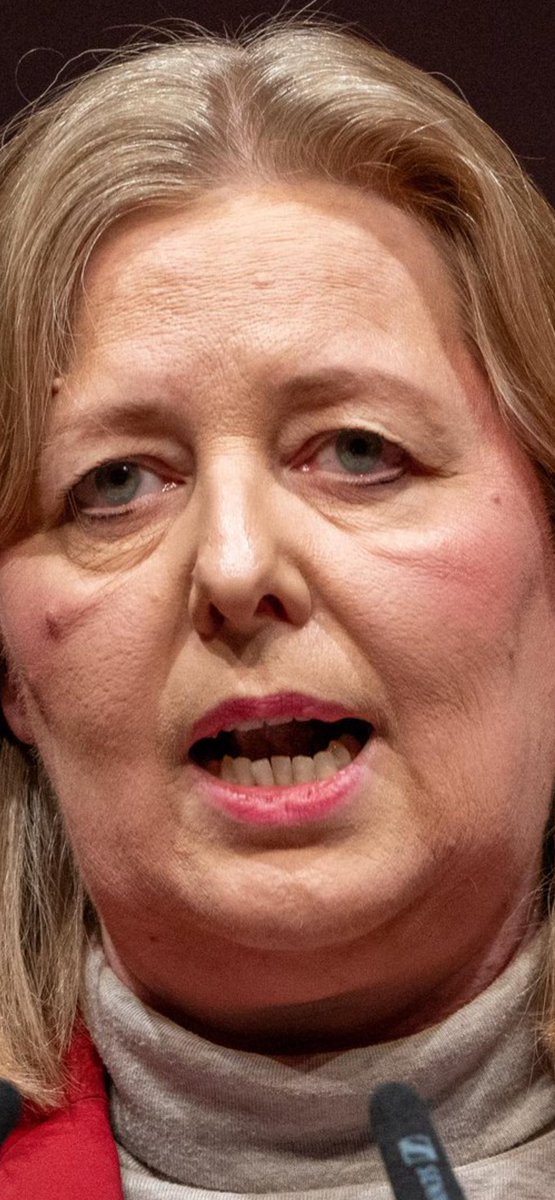 Wisst Ihr, was mich am steuerfinanzierten Styling von Bärbel am meisten nervt!?

DAS MAN ES NICHT SIEHT!!! 😡