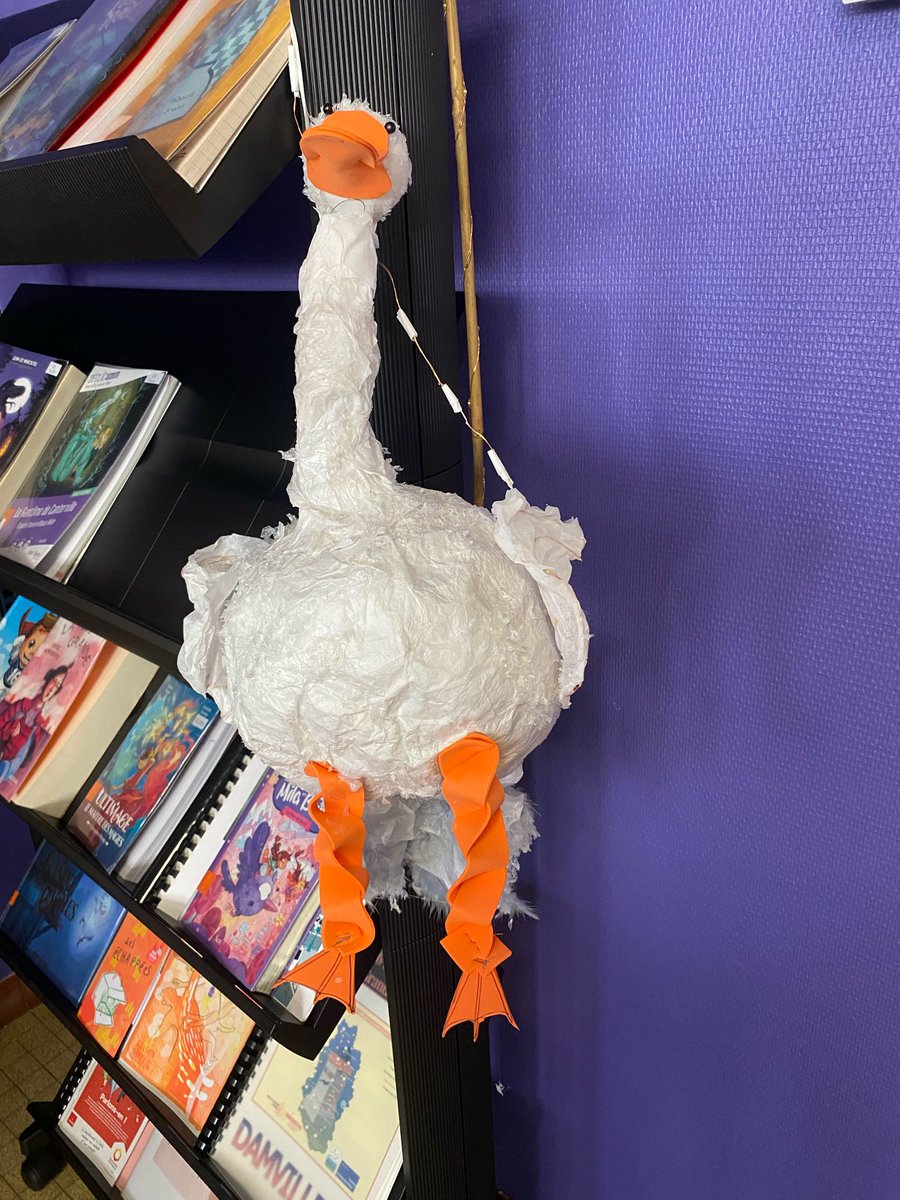 Dans le cadre de  l'ouverture sur la culture allemande en 6ème, et, suite à une activité préparée par le Professeur PAC3 Madame Billas, un concours de lampions de Saint-Martin a été proposé aux élèves volontaires (qui ont rivalisé de créativité). Les œuvres sont exposées au CCC.