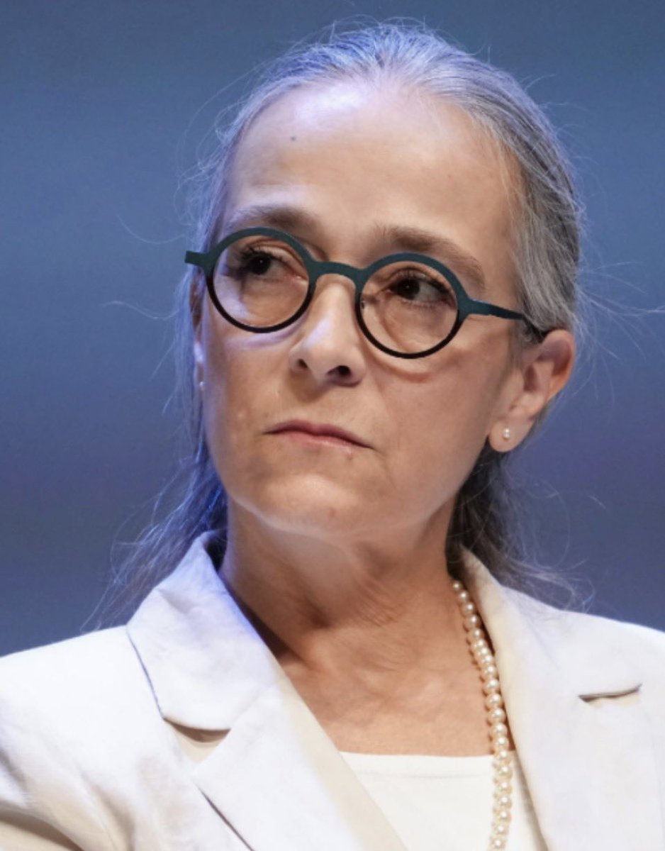 #Delphine_ERNOTTE 
   - le visage :
       * de la haine
       * du déficit
       * des MILLIONS donnés aux
          "boîtes de prod" des
          COPAINS

   - Gabegie
   - Copinage aux frais (énormes)
         du contribuable...

Trop grosse,
Trop pourrie...

    FRANCE