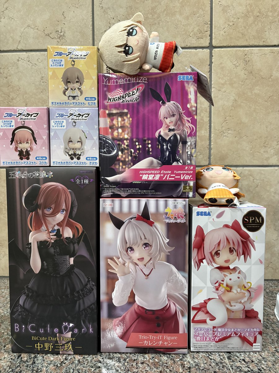 今日のプライズ。スケールフィギュア4種は5〜6手で取れたので満足です