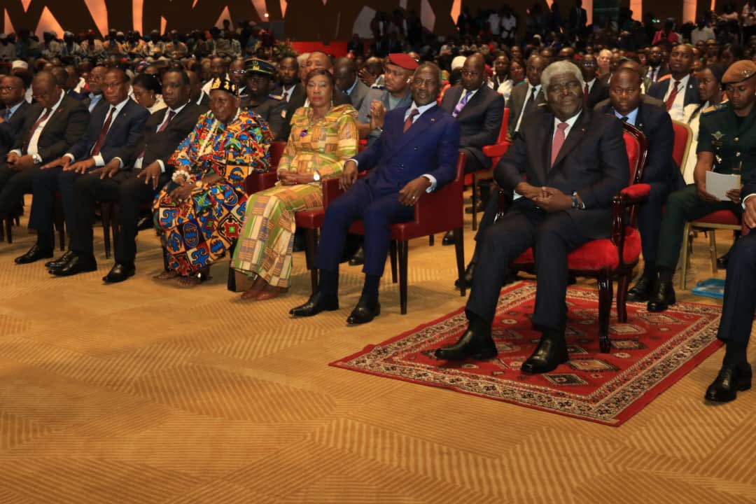 NialeKaba_Off's tweet image. Hier, aux côtés du Premier Ministre @DrBeugreMambe , nous avons officiellement lancé la première Cohorte du programme PEPITE et présenté la Stratégie Nationale de Construction et d’Accélération des Champions Nationaux. 🇨🇮

#NialéKaba #MEPD #ChampionsNationaux #PEPITE #Economie