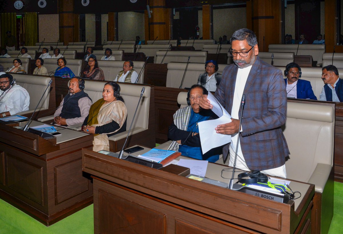 TheDailyPioneer's tweet image. #Jharkhand: The first day of the Jharkhand Assembly’s winter session was adjourned after members paid tribute to deceased personalities, including actors Dharmendra, Govardhan Asrani, Pankaj Dheer and victims of the Delhi Red Fort blast.

The session resumes Monday to discuss the…
