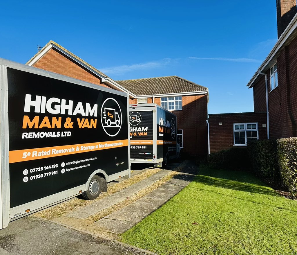 Highammanandvan's tweet image. Autumn days = perfect for moving 👌🏼🍁⛅️

Team HMVR getting ready for winter 🥶🕺

#highammanandvanremovals #autumnmoving #removals #storage #highamferrers #northamptonshire #letsgetyoumoved