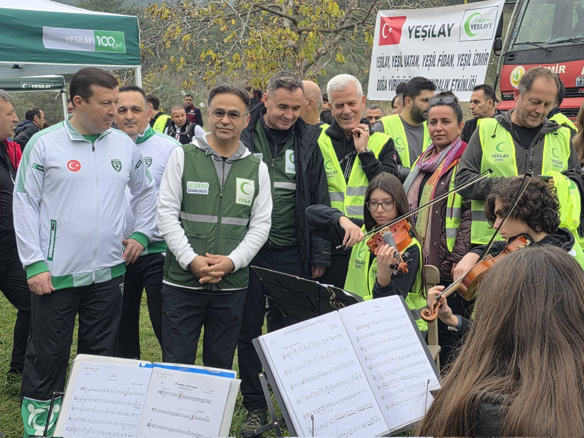 ✨İl Millî Eğitim Müdürlüğümüz ve Yeşilay İzmir Şubesinden Nazarköy'de Fidan Dikimi, Müzik Dinletisi ve Sertifika Töreni

✨Doğa yürüyüşü etkinliğinin devamında, Yeşilay İzmir Şubesi Başkanı Dr. Ömer Yahşi’nin öncülüğünde “Yeşil Vatan, Yeşil Fidan, Yeşil İzmir” sloganıyla anlamlı