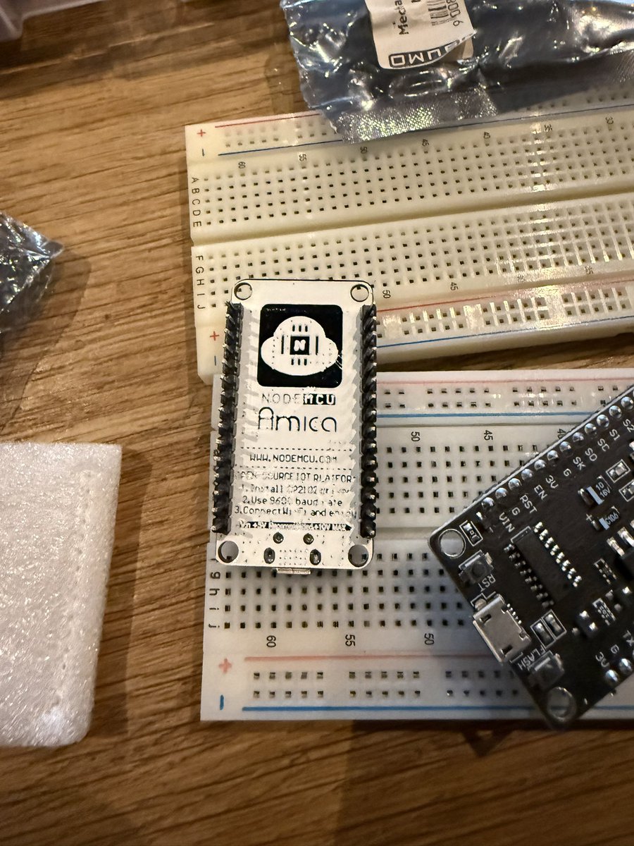 yigtdogn's tweet image. Hanıma olan sevgimizden ilk nesil orijinal nodemcuyu ona verdim @Zylov_