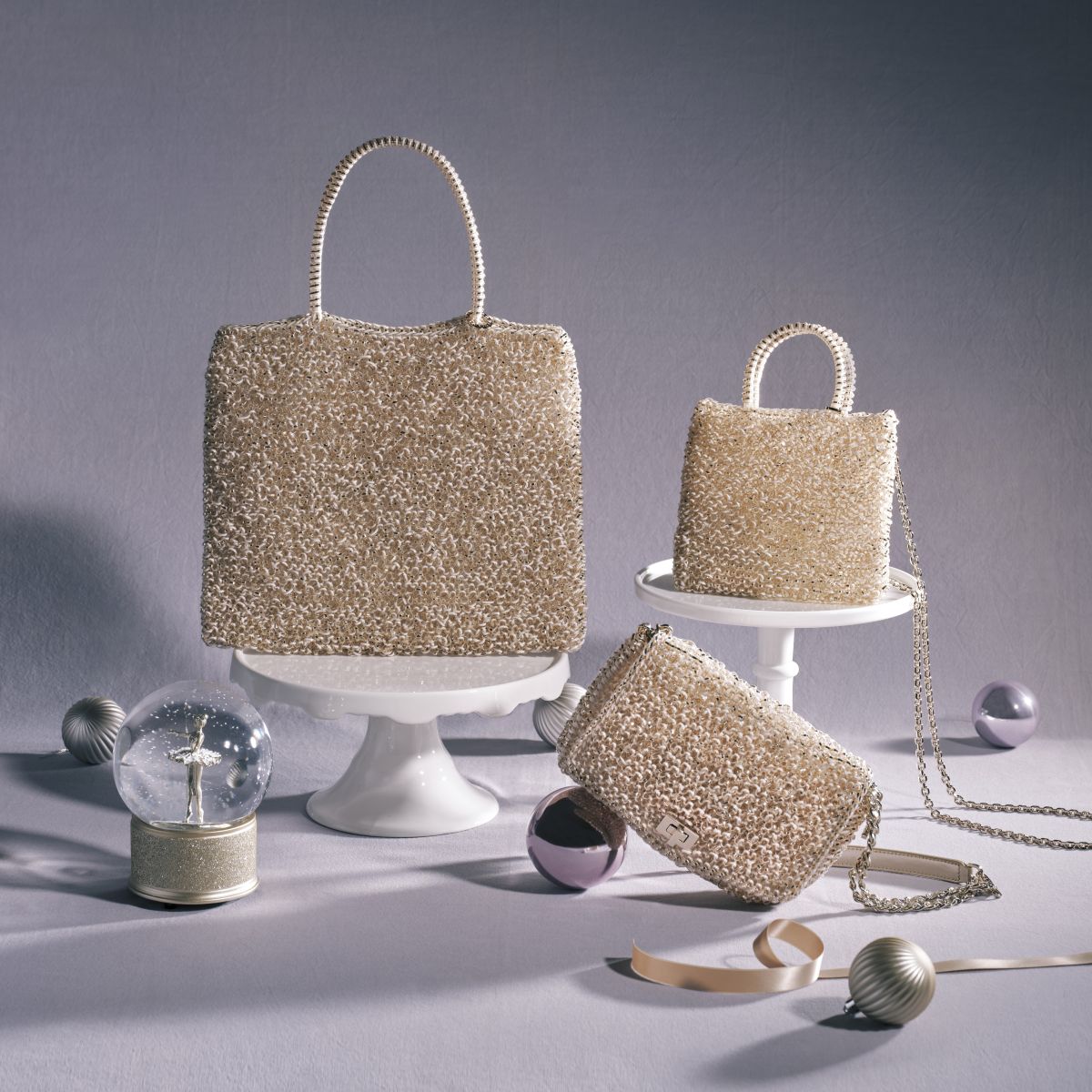 2025年秋冬の新色 ORO BIANCO(ホワイトゴールド)。 マットホワイトと