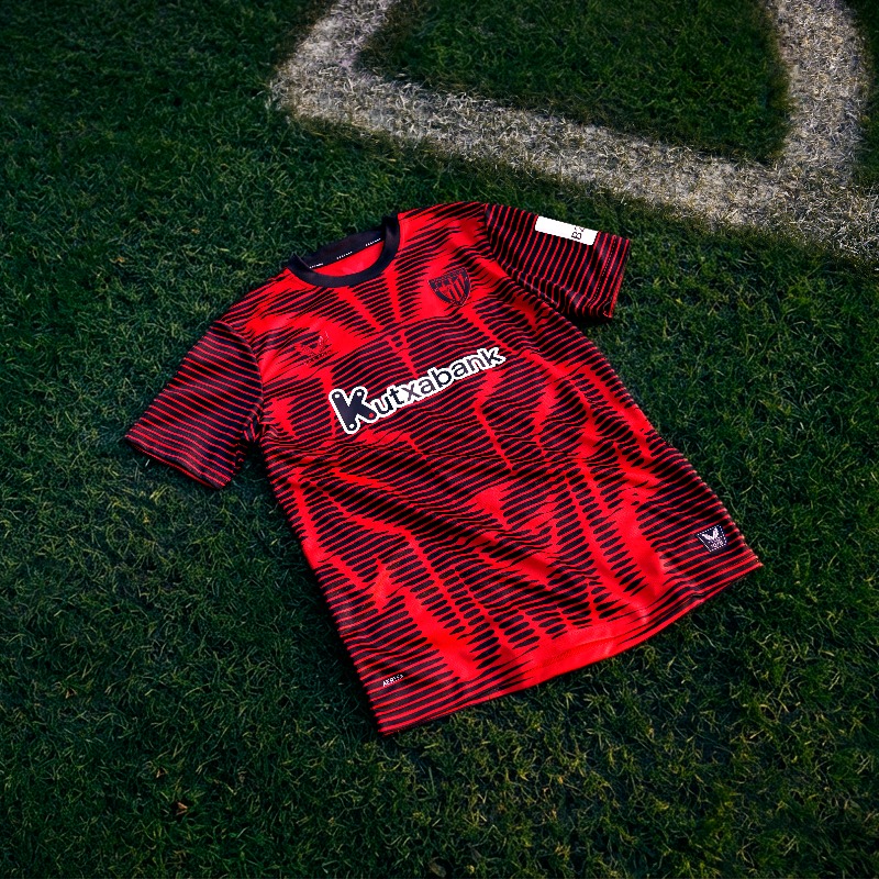 AthleticClub's tweet photo. ❤️🦁🖤

Presentamos nuestra nueva cuarta equipación.

🆕 #BornToRoar
 
@castore_sportswear &amp; #AthleticClub 🦁