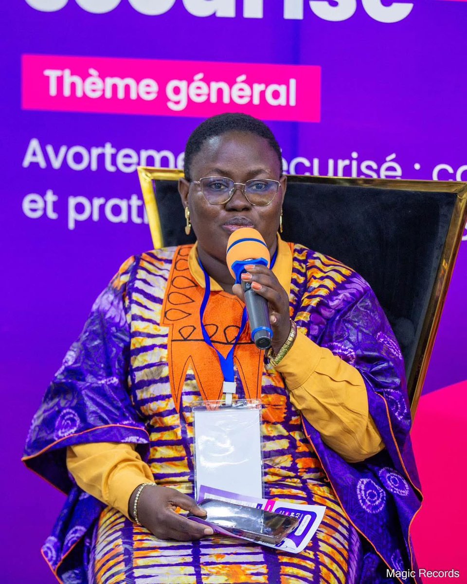 Consacré à la pratique clinique de l’avortement sécurisé au Bénin, entre indications, méthodes et suivi, le deuxième panel a réuni la Professeure Fanny Hounkponou Ahouignan, professeure titulaire en gynécologie-obstétrique, le Dr Cynthia Kpalete, médecin et activiste engagée en