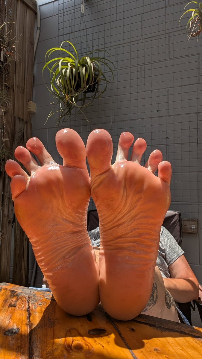 PlusSizeAussieFeet (@plussizeausfeet) on Twitter photo 