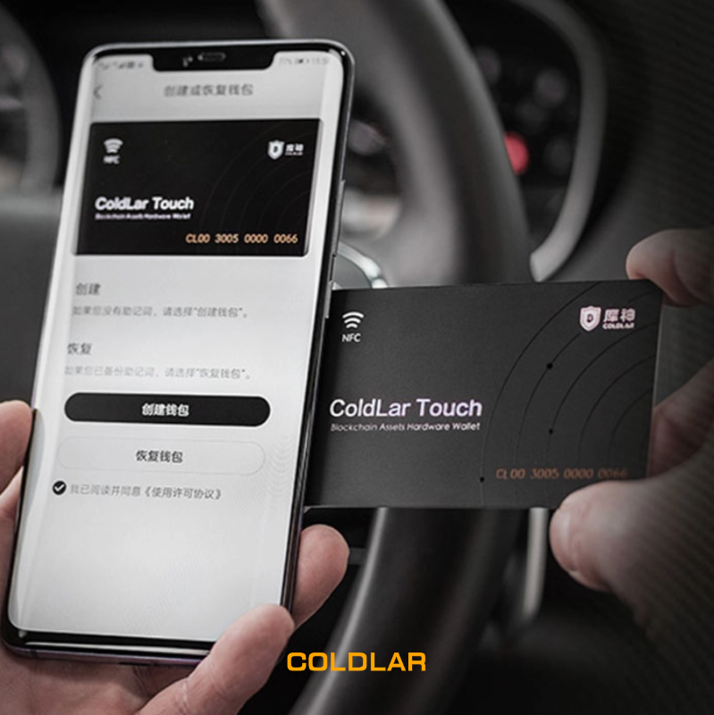 ☑️ CC EAL6+ 安全芯片，核心私钥全程离线
有效隔绝木马、远程攻击、钓鱼链接等线上风险。

☑️ 支持 NFC，P2P 加密传输
轻触交互即可完成签名与授权，无需蓝牙、无需 USB，
传输过程加密且可验证，安全性与便捷性兼具。

☑️ 卡片式设计，轻薄便携
随身携带无压力，适合日常支付、小额投资的安全管理。