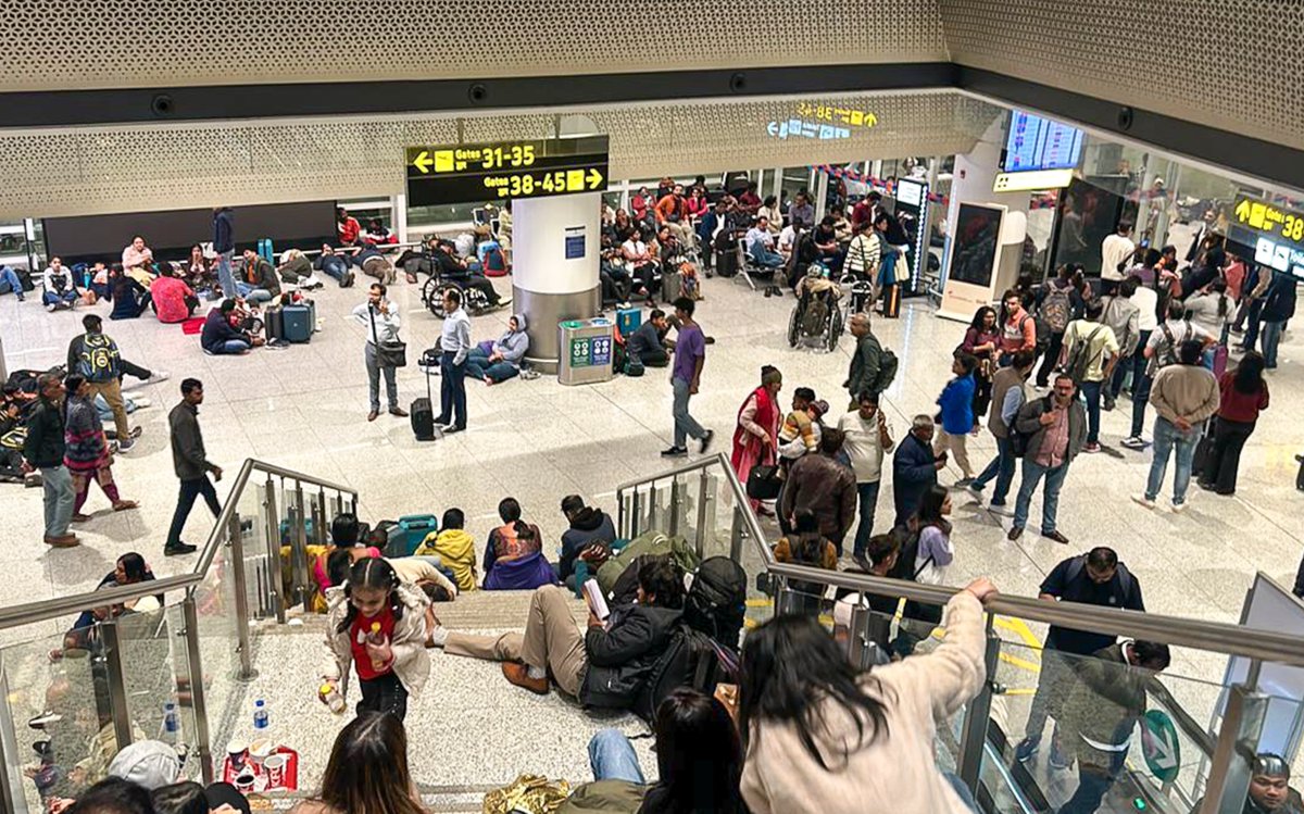 TheDailyPioneer's tweet image. The DGCA has relaxed Flight Duty Time Limitations (FDTL) rules, allowing leaves to be substituted for weekly rest, amid major operational disruptions at IndiGo. The earlier rule separating weekly rest and leave was withdrawn to address crew shortages and ensure smooth operations.…