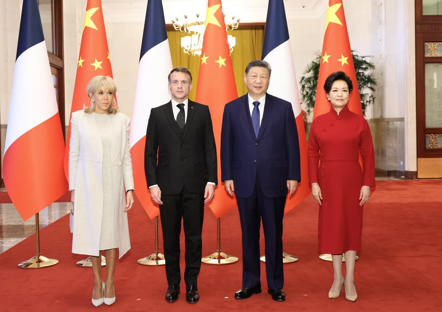 shen_shiwei's tweet photo. When in Beijing, 🇨🇳Chinese President Xi Jinping held talks with🇫🇷French President Emmanuel Macron @EmmanuelMacron, who is on a state visit to China.
🤝Both leaders agreed that a closer relationship between China and France, both major powers and permanent members of the🇺🇳UN Security Council, is more important than ever.
🤝Both countries also pledged deeper cooperation on global issues, as China and France have issued joint statements on strengthening global governance, joint response to global climate and environmental challenges, continuous promotion of cooperation in peaceful use of #nuclear energy, exchanges and cooperation in agriculture and food, and the situations in🇺🇦#Ukraine and🇵🇸#Palestine.
🤝Both countries also agreed to launch a new round of cooperation on🐼giant #panda protection.