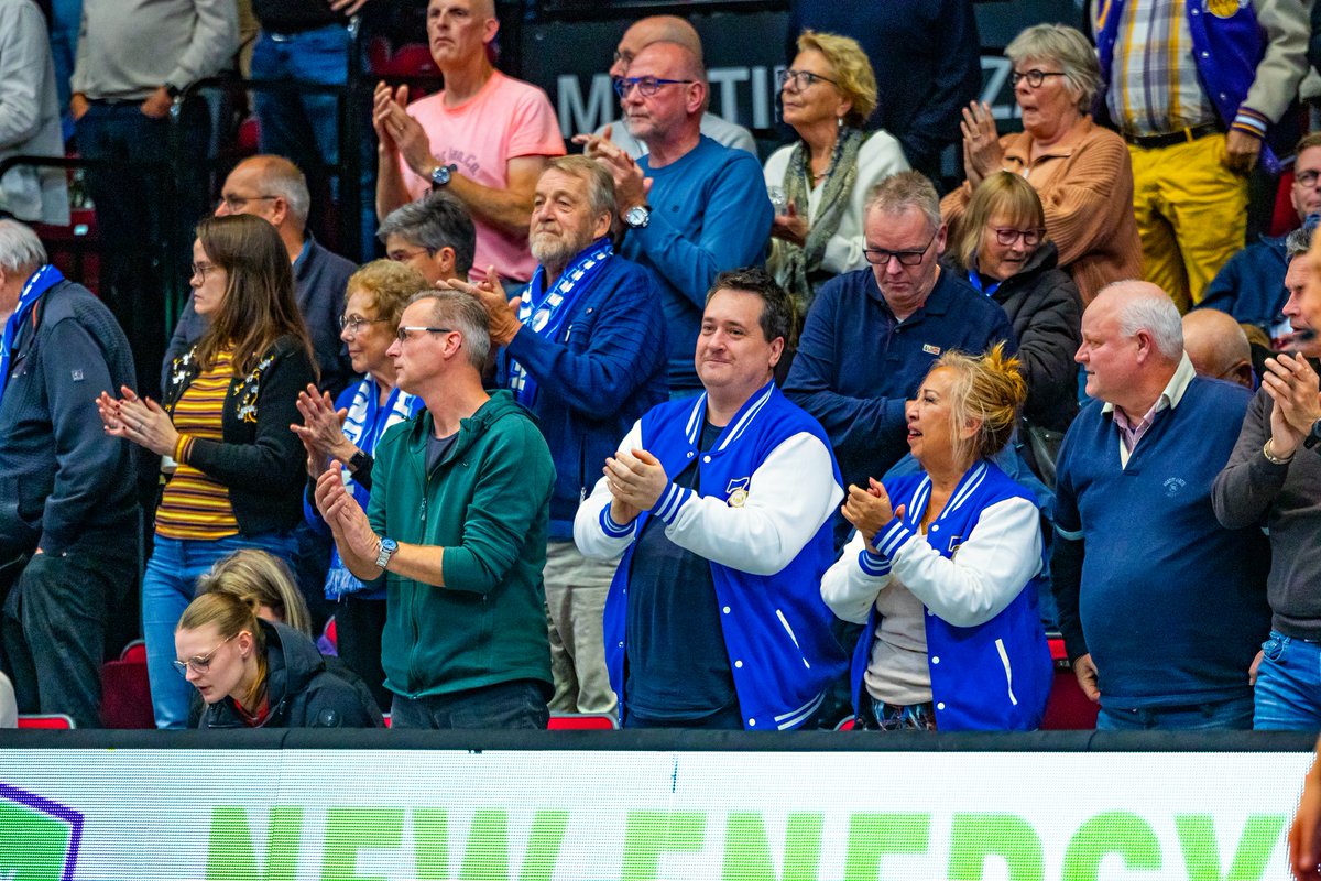Vrijdagavond 12 december speelt Donar voor de 1/8 finale van de Basketball Cup in Utrecht tegen UBALL.

De fans die deze wedstrijd willen bezoeken kunnen een kaartje kopen via onderstaande link.

app.clubcollect.com/forms/nl/uball…