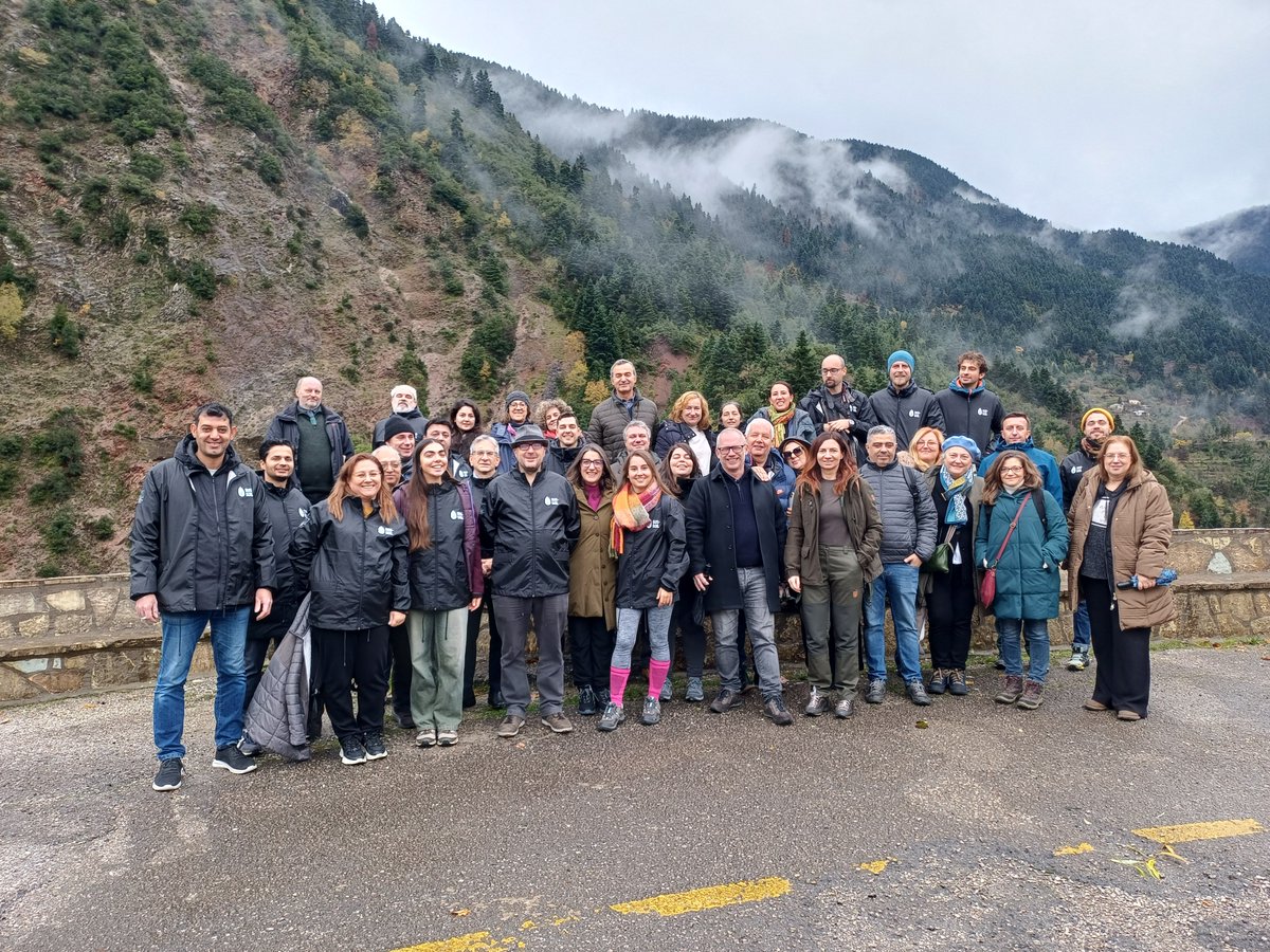 FEUGA_oficial's tweet photo. #FEUGAimpulsa 🌱✨ Hoy, #DíaMundialDelSuelo, compartimos los avances del proyecto @SUSSOIL tras la reunión en Karpenisi (26–28 nov).
Presentamos progresos en los #LivingLabs y realizamos muestreos de suelo en el LL griego 🇪🇺🌾🔬
#SUSSOILProject #MissionSoil #SoilHealth https://t.co/jUuDkseYnw