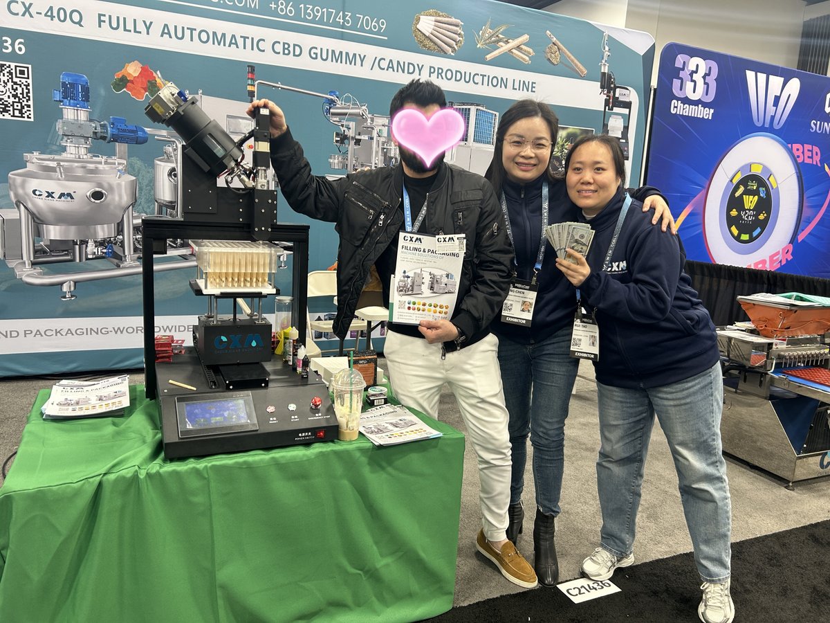 ChengxiangSunny's tweet image. 🔥 Big win at MJBizCon 2025!
A customer liked our machine so much that he paid cash and took it straight away.
Thank you for the trust! 🙌
#MJBIZCON2025 #USAshow #VapeMachine #EliquidFilling #PackagingLine