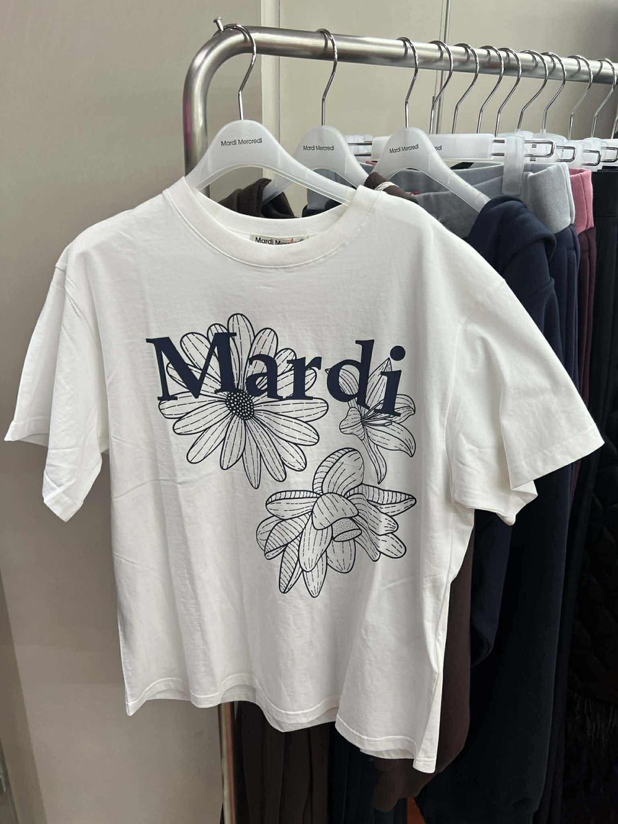 moodz96_v2's tweet photo. ꒰รับหิ้ว 🇰🇷꒱#MERDI ลด 40%
ㅡ มี 2 สี
♡ ตัวละ 960 มจ. 500
ㅡ ส่งกลับ✈️
📮ค่าส่งเริ่มต้น 55
❌หิ้วไม่ได้คืนเต็ม
💌สั่งซื้อ https://t.co/wAlwPp9RHM
#MardiMercredi #พรีออเดอร์เกาหลี #หิ้วเกาหลี https://t.co/gp1bTjw8yK