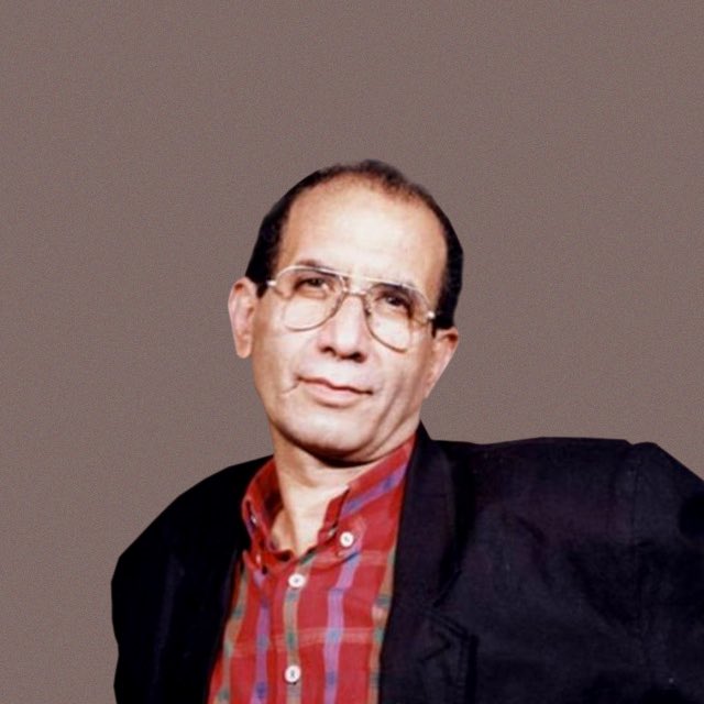«کسی نایستاده است آن‌جا یا این‌جا
پس کجای لبت آزادم کند؟»
 
- محمّد مختاری؛
پیش از غروب روز پنج‌شنبه دوازده آذر هزار و سی‌صد و هفتاد و هفت از خانه خارج شد و دیگر هیچ‌وقت بازنگشت.