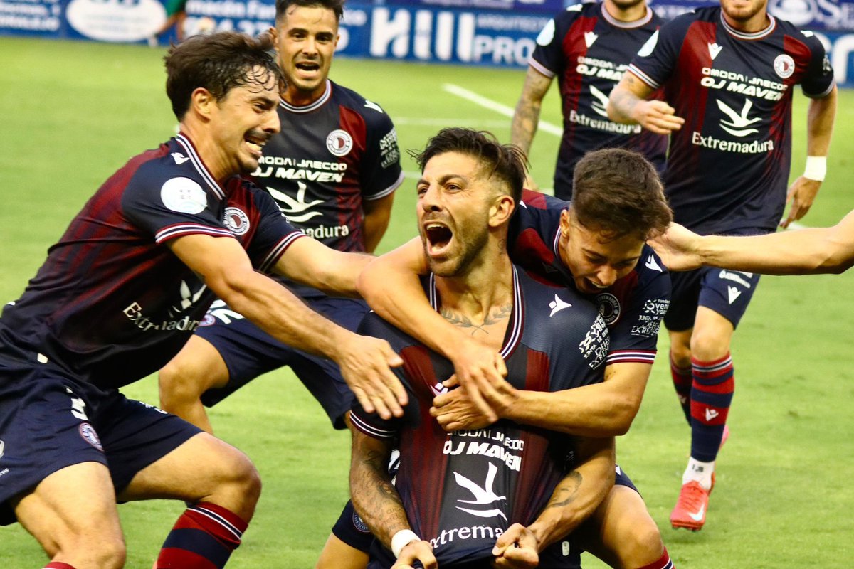 ExtremaduraUtd's tweet image. 🧵HILO sobre el NO EXTREMADURAZO🧵

Este hilo lo hago en español que hay muchas cositas que comentar sobre el partido de Copa del Rey. Hablaré a nivel de marketing y área social básicamente. Hemos tenido mucha exposición pero hay cosas que mejorar. Critica constructiva. ¡Vamos!