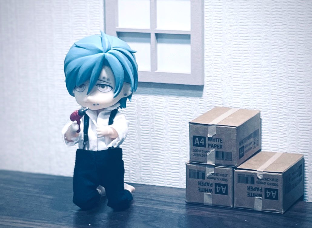 OumB3w's tweet photo. 百均でちっちゃい段ボール売ってんの見てやりたくなっちゃった ごめんねふくだ https://t.co/mSRI6NL4OD