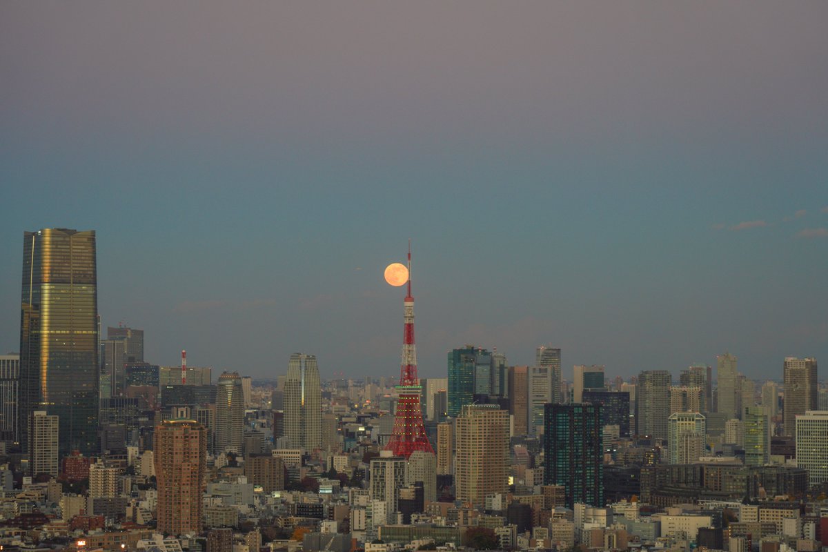 qrg1422's tweet photo. 最後の満月 コールドムーン🌕🗼 https://t.co/0IhO4NGVB7