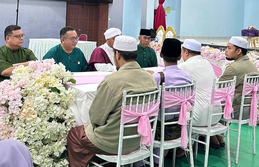 Hahaha...Lama x update. Kita up la status baru. Hope lepas ni tak broken dah. muhaha