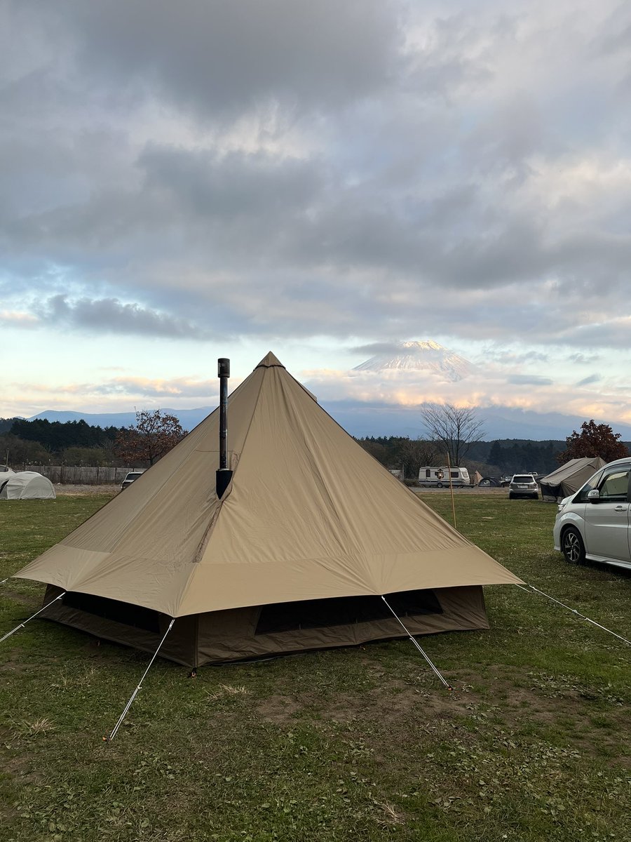 murucamp's tweet photo. 11月の連休に2泊3日でふもとっぱらへ行って来ました🏕️
今シーズン初の薪ストーブの火入れができました✨
#キャンプ #ふもとっぱら #薪ストーブ #テント #ogawa #グロッケ16tc https://t.co/0BRpsf2bCT