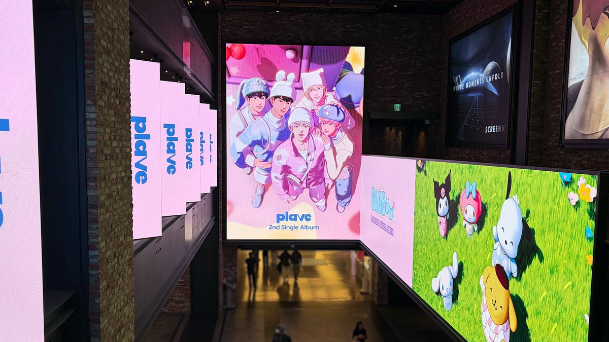 SeoulmusicO's tweet photo. 💫 12월 첫 번째 등판 아티스트

PLAVE의 ‘BBUU!’를 지금 바로 용산 CGV에서 만나보세요!

PLAVE’s ‘BBUU!’ is now playing at Yongsan CGV!

#PLAVE #플레이브 @plave_official 
#PLBBUU #BBUU #SANRIO
#서울뮤직 #용산CGV https://t.co/Dq29ZZXOmq