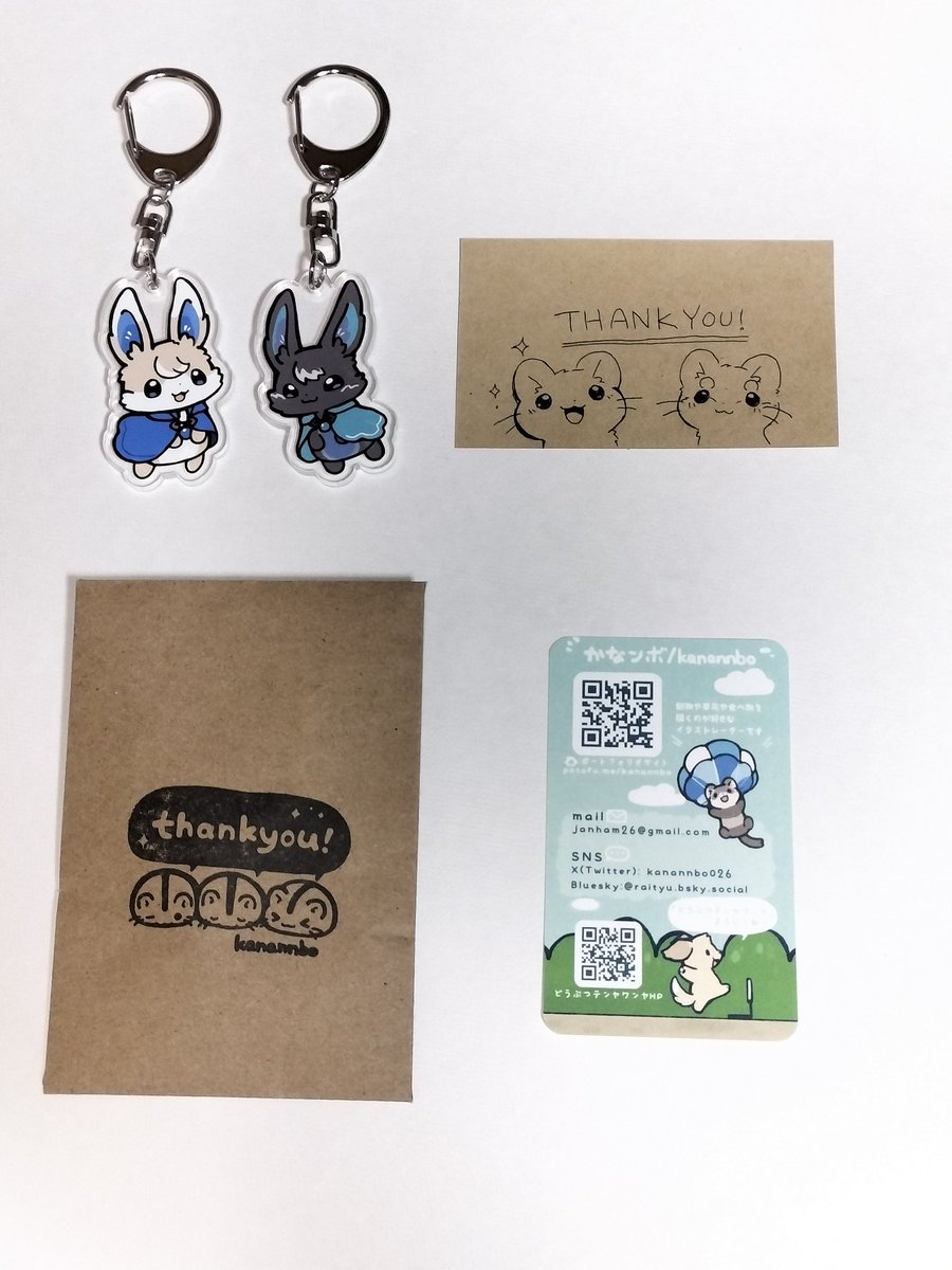 かなンボさん（＠kanannbo026）からアップルパイを食べるオコジョさんズをお迎えしました！　せっかくなので以前お迎えしたリンゴとオコジョさんズともパシャリ。リンゴが好きなオコジョさんズ？　とっても可愛いです！　イヴくんとリープくんも本当に本当にありがとうございました！→