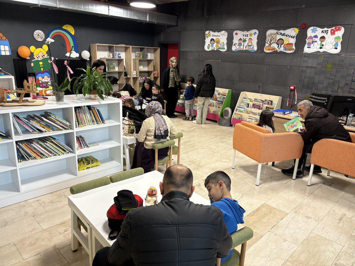 İlimiz Halide Edip Anaokulu Öğrencileri ve velileri kütüphanemizin okul öncesi bölümünü ziyaret ettiler . Aileler çocukları ile etkileşimli kitap okuyarak oyunlar oynadılar . Ziyaretlerinden dolayı ve bu güzel anılara ev sahipliği yapmış olmanın mutluluğunu yaşıyoruz.<a href="/KTBKYGM/">KYGM</a>