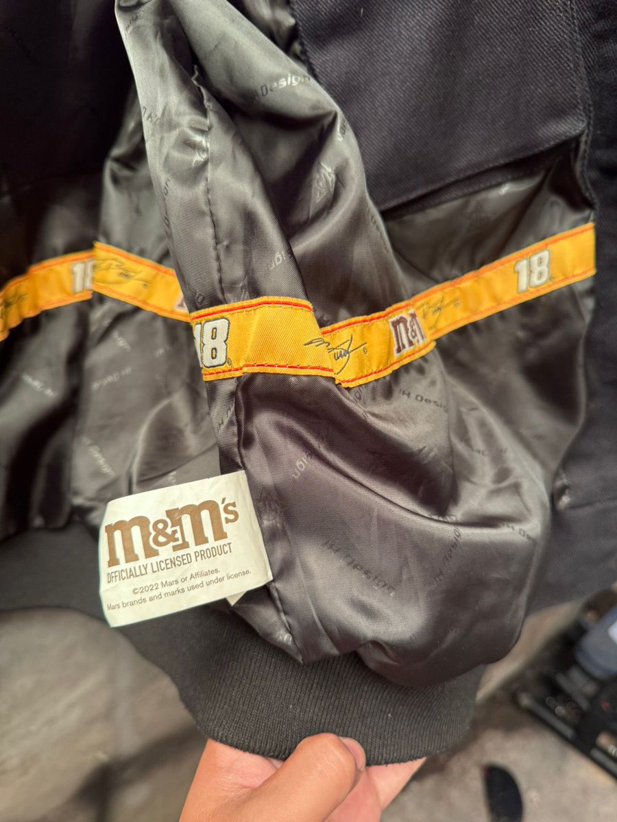 tikarbelukar's tweet photo. Wts jaket nascar m&amp;m by Jh design like new https://t.co/EZJqZC1RBi