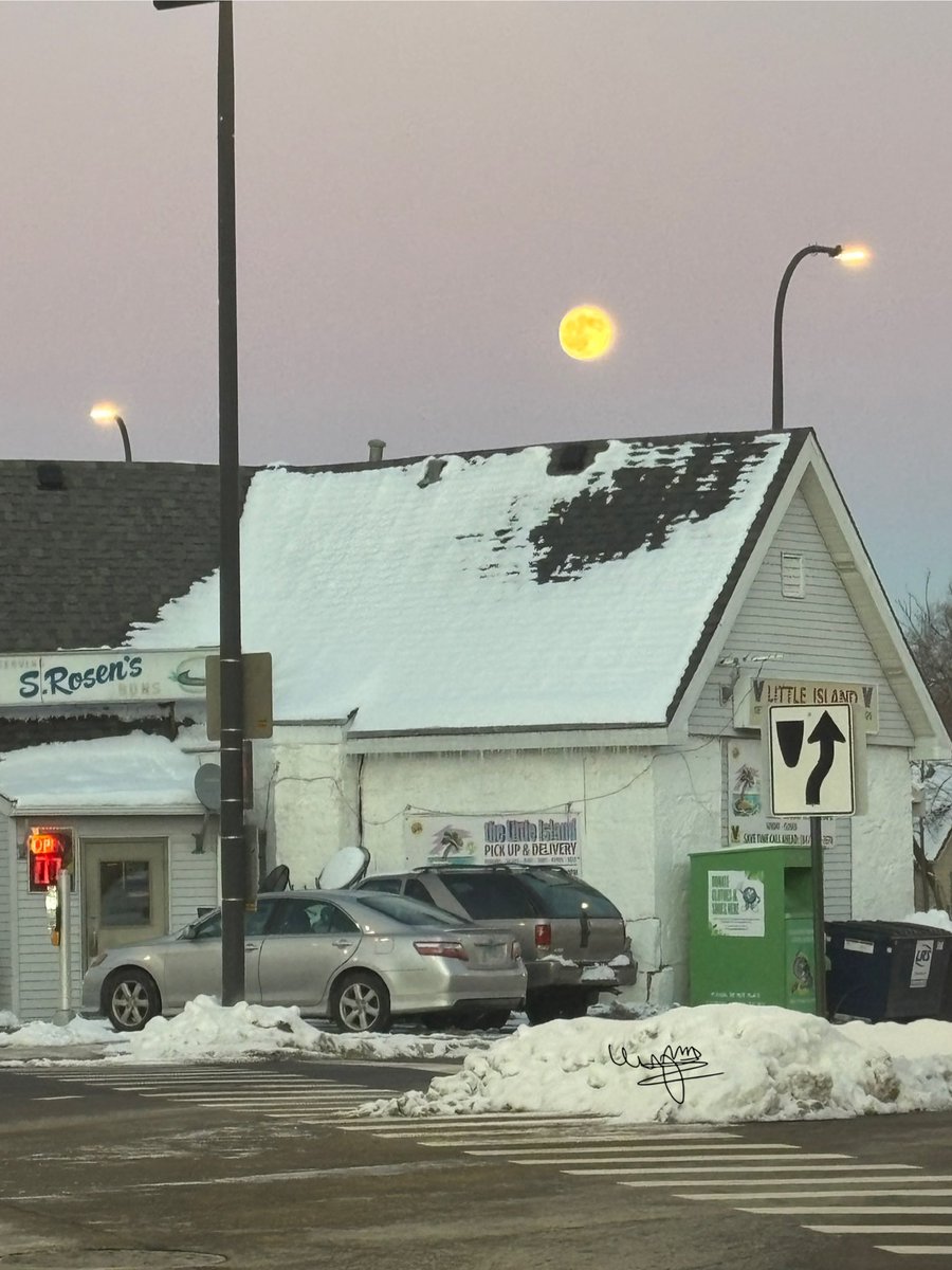 wangcharl's tweet photo. Moon tonight https://t.co/TFCeyM3uUo
