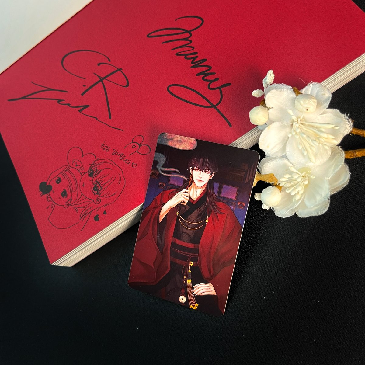 pinsin_books's tweet image. 🪭《鬼夜曲》1  特裝版 華麗開箱🪭

筆觸細膩、色彩層層堆疊🌹
每個畫面都美到讓人屏息✨

(1/2)
#鬼夜曲 #CRJade #ANANAS #TheGhostsNocturne #귀야곡