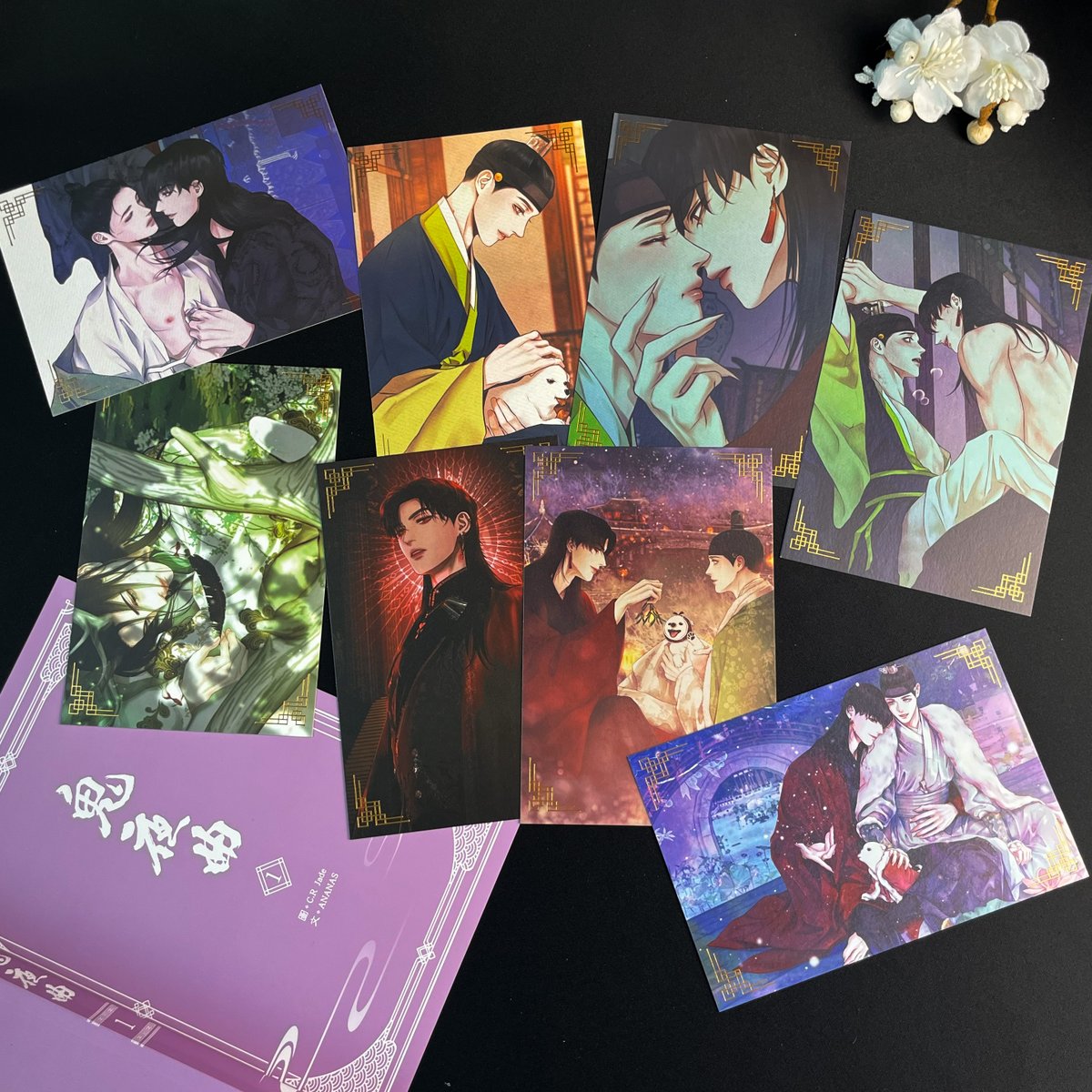 pinsin_books's tweet image. 🪭《鬼夜曲》1  特裝版 華麗開箱🪭

筆觸細膩、色彩層層堆疊🌹
每個畫面都美到讓人屏息✨

(1/2)
#鬼夜曲 #CRJade #ANANAS #TheGhostsNocturne #귀야곡