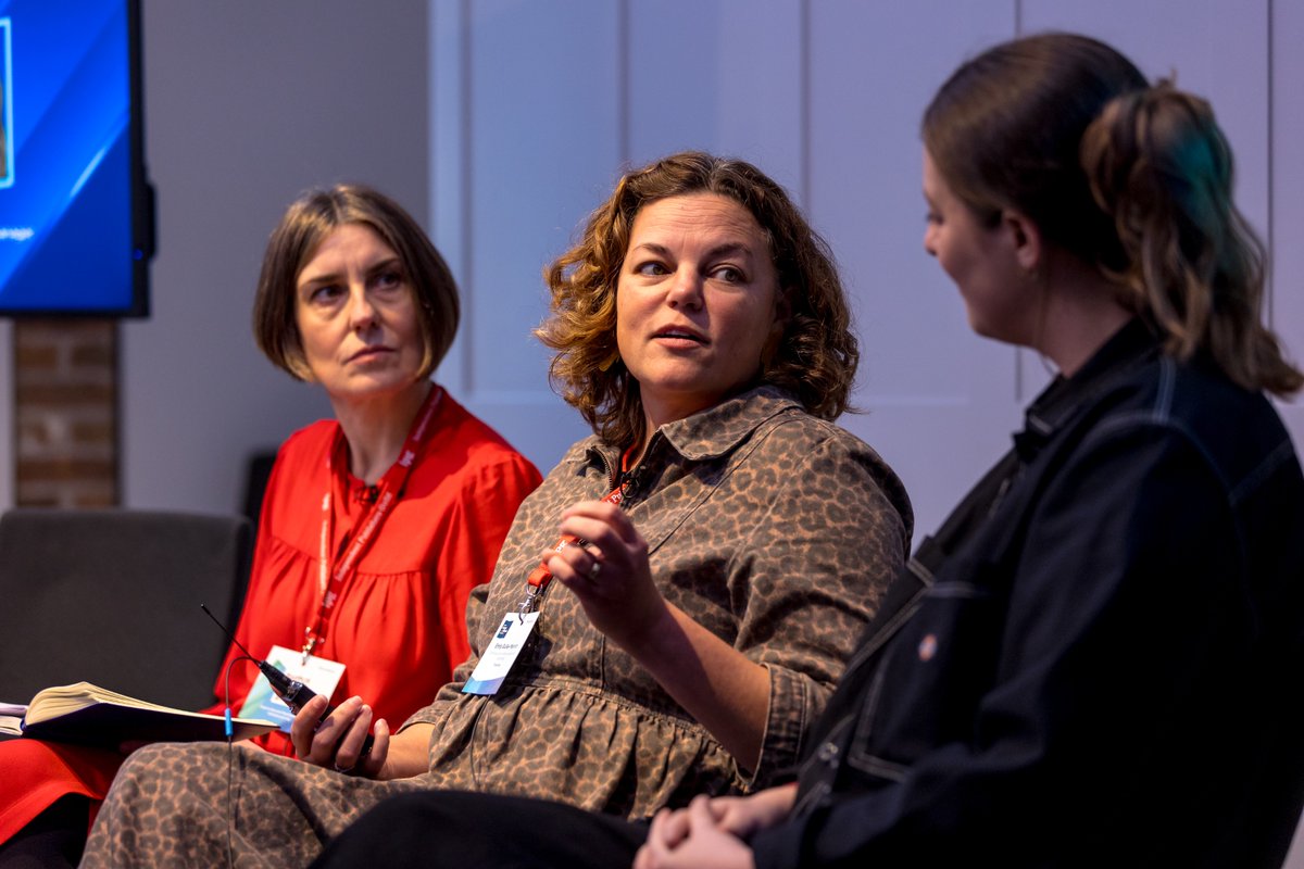 Pickatale tweet media