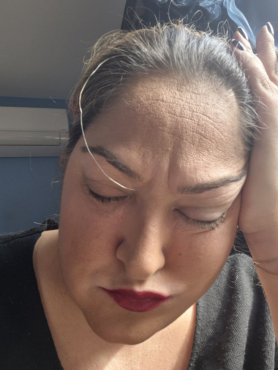 Yönver kendine geeeellll, canımı sıkmaaaa 🙈🚬😞 

Ne bu hal....!!!!!