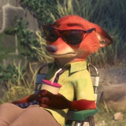 bemygummy's tweet image. กางเก้าอี้ ใส่แว่นดำ พกปากกาแครอทมานั่งรอ เหมือนรู้ว่าเขาจะมาง้ออะ