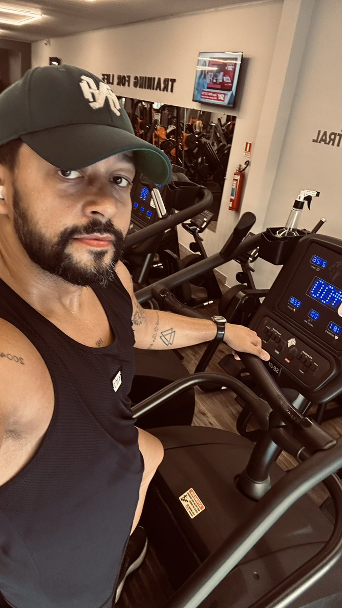 NETOJLL's tweet image. O álbum novo da @Anitta @QGdaAnitta é tão bom que fiz 100 andares de escada sem reclamar e ainda bati meu tempo! 🙌🏾🙌🏾🙌🏾🙌🏾
#anitta #EnsaiosDaAnitta