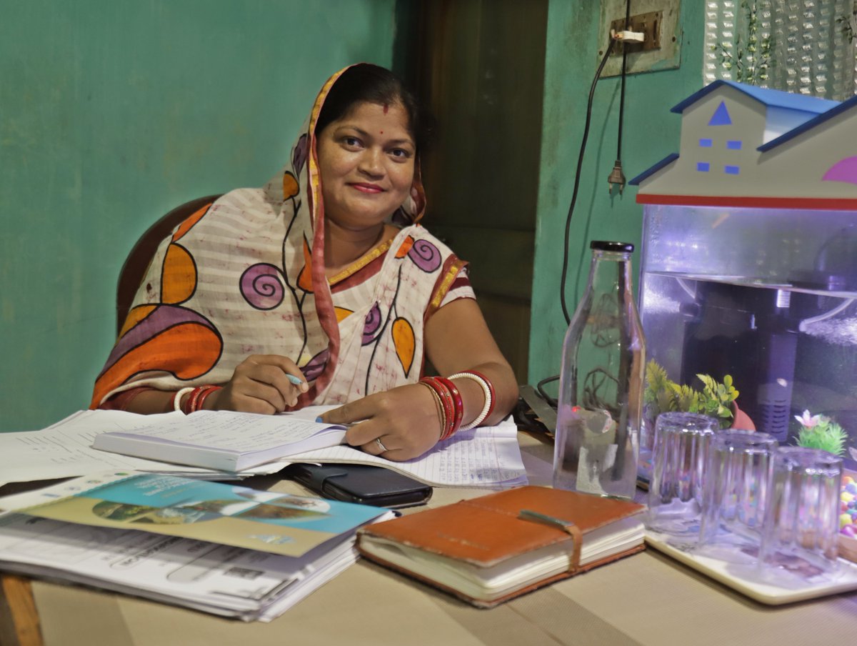 UNDP_India's tweet photo. Chameli was always a go-getter. What helped her step out was the support at home and shared responsibilities.

A father-in-law who pushed her to aim higher. 

A husband who adjusted routines so she could travel for work in Odisha.

With that backing, she is now guiding farmers and raising climate awareness in her village through the #ECRICC project, supported by the @theGCF, @moefcc, the Govt of Odisha and @UNDP_India 

Because when change starts at #home, it grows everywhere. Read more: https://t.co/cFAT5toGxx