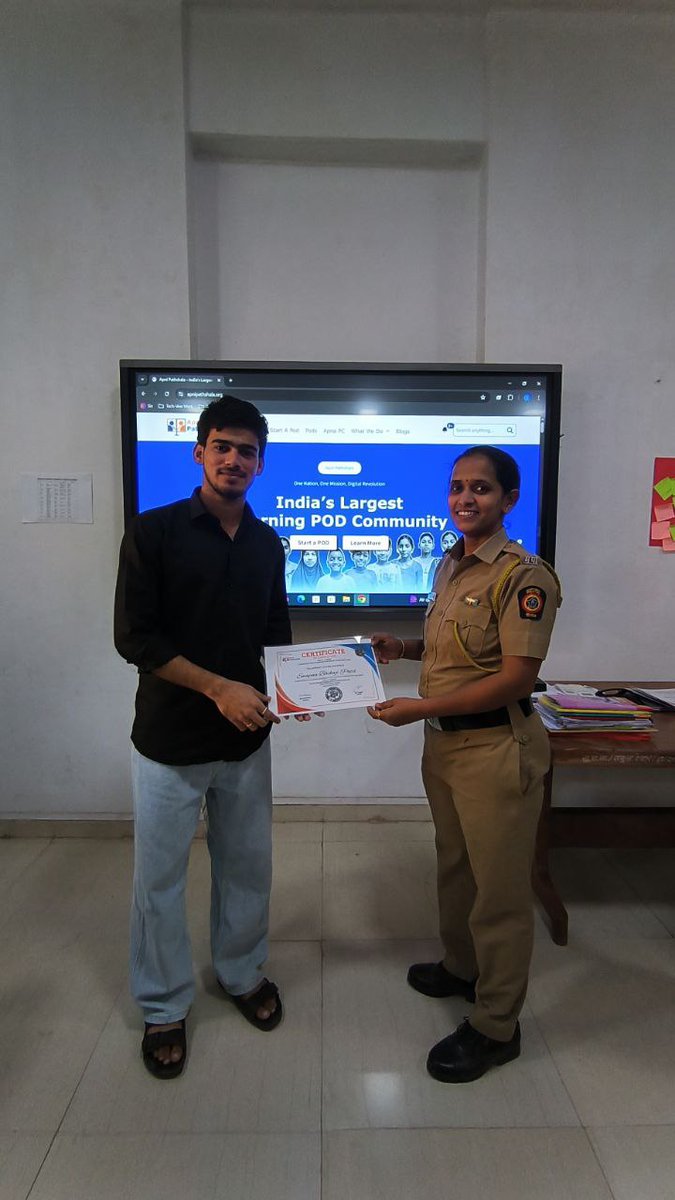 The constable training batch at Tech Veer Naigaon successfully completed their digital skills course today.
Proud to hand over certificates to all participants for their dedication and effort. 
#TechVeerNaigaon #DigitalLearning <a href="/malpani/">Dr Aniruddha Malpani, MD</a>
