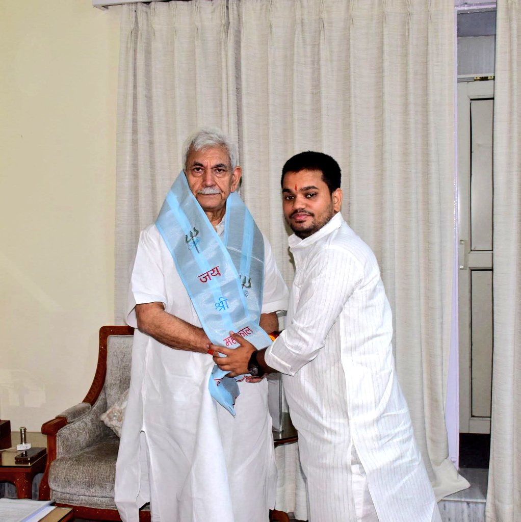 बिहार प्रदेश के 198-शाहपुर विधानसभा के माननीय विधायक श्री राकेश विशेश्वर ओझा जी को विधायक के रूप में विधानसभा में शपथ लेने पर हार्दिक बधाई एवं शुभकामनाएं!
आपका कार्यकाल स्वर्णिम हो ऐसी कामना है।
@Rakeshranjan