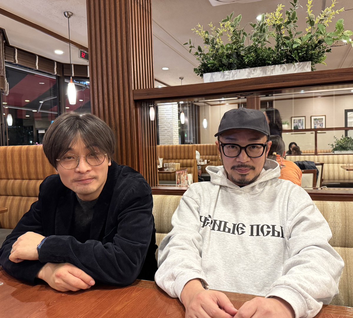 uno_kore's tweet image. ロイホで作戦会議。ヘルシー