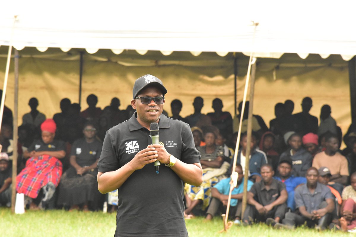 NyabihuDistrict's tweet photo. Mu birori byo gutangiza umushinga @WorldResources ku mugaragaro biri kubera muri #Vunga,NTIBITURA Jean Bosco,Guverineri wa @RwandaWest yabijeje ubufatanye mu kubungabunga ibidukikije harimo no kwita ku biti gakondo bisaga 5000 byatewe uyu munsi ku mugezi wa Mukungwa muri Shyira. https://t.co/93nPtS2wTZ