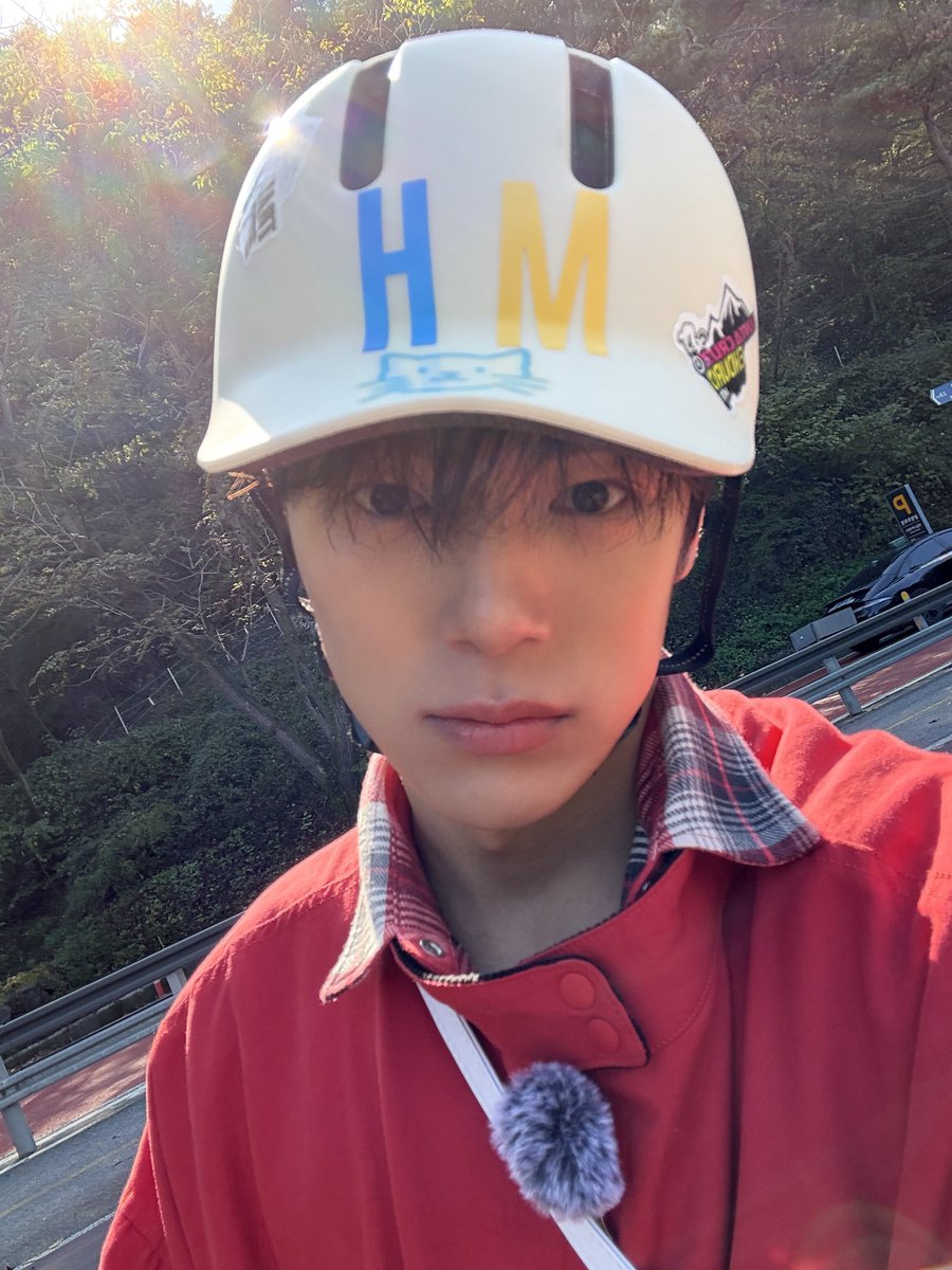 OfficialMONSTAX's tweet photo. 따르릉 완료!!!
이날 저 좀 괜찮은 것 같아요 나 빨간색 잘 어울리나… #민혁 https://t.co/Vn4jMpLL1j